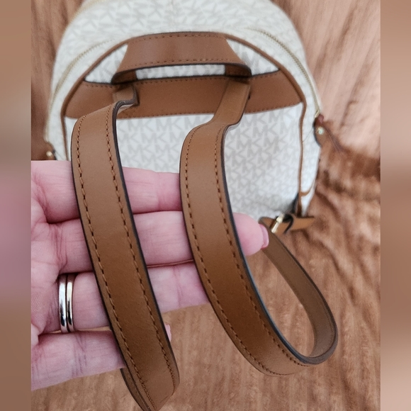 Michael Kors Rhea backpack - Picture 5 of 6